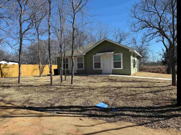 1704 E 3rd St, Lampasas, TX 76550