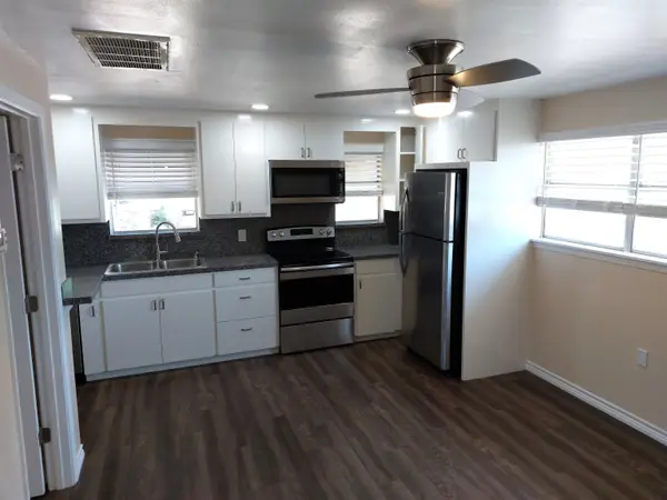 302 W Sandstone Street, Llano, TX 78643-1111