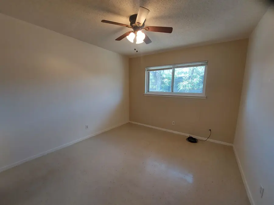 600 Third St, Marble Falls, TX 78654 - #2