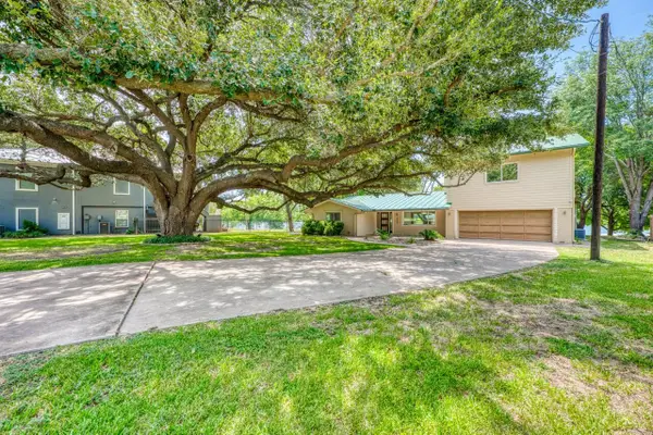 1704 Bluebonnet Lane, Kingsland, TX 78639