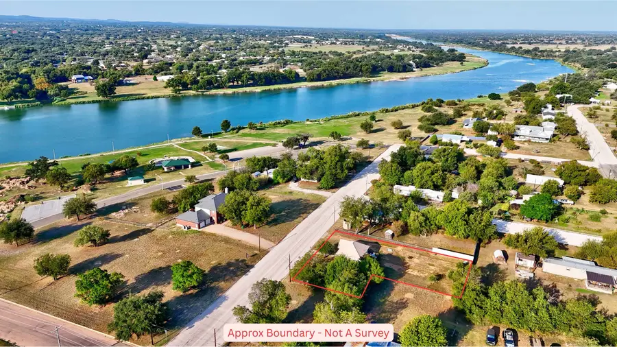 305 W Tarrant Street, Llano, TX 78643 - #2