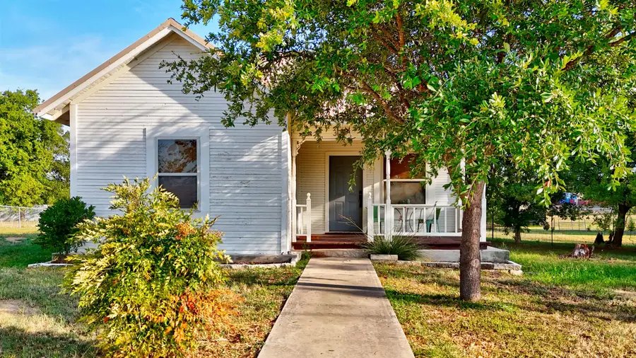 305 W Tarrant Street, Llano, TX 78643 - #3