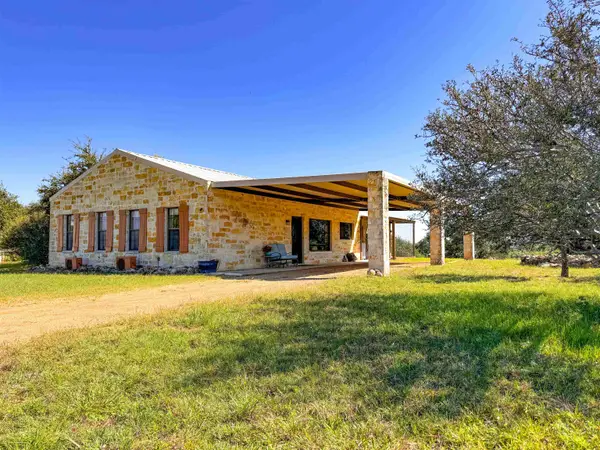 112 Centerfield, Llano, TX 78643