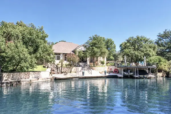 316 Bridgepoint Drive, Kingsland, TX 78639