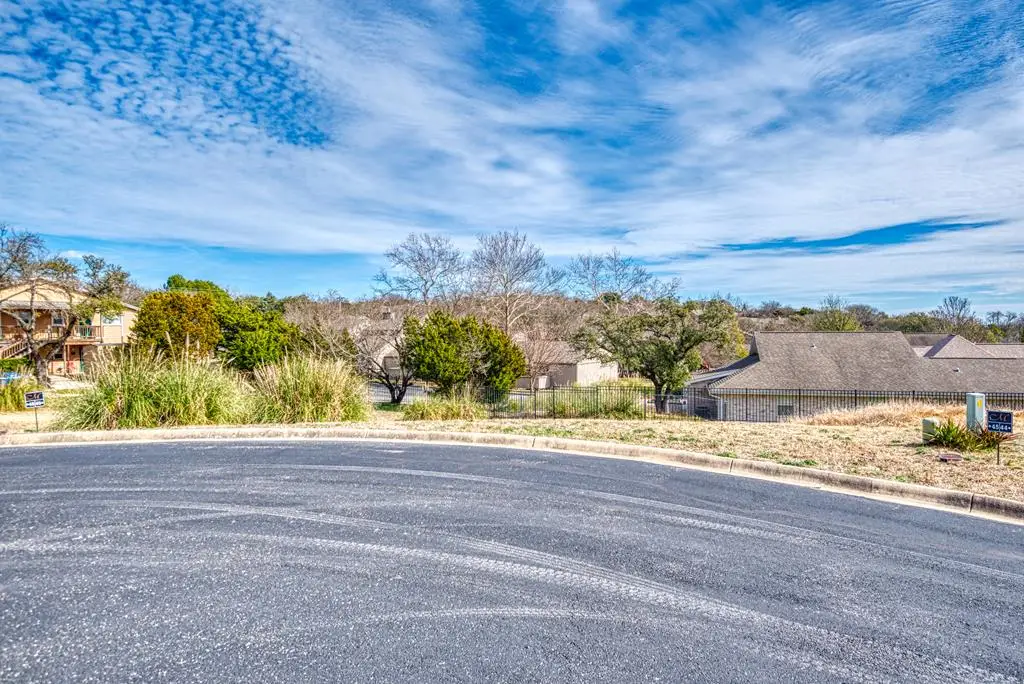1601 N Valencia Dr, Kerrville, TX 78028 - Image #1