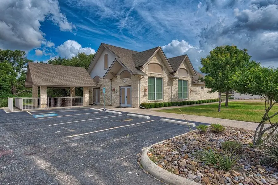 1601 N Valencia Dr, Kerrville, TX 78028 - Image #2