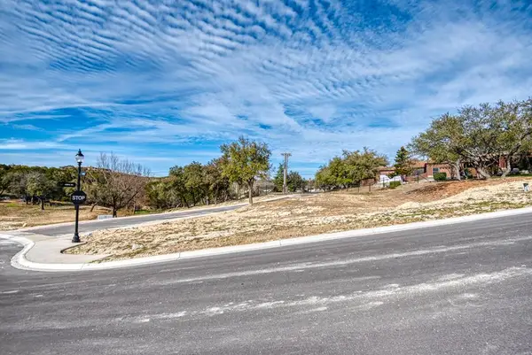 2202 Athens Ave, Kerrville, TX 78028