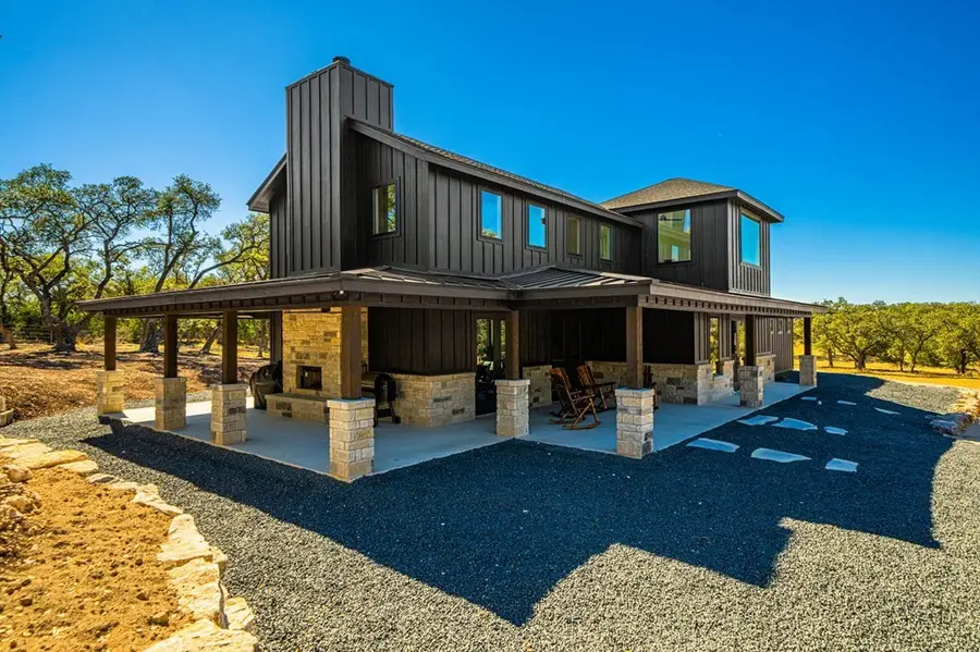 554 Springfield Rd, Fredericksburg, TX 78624 - Image #3