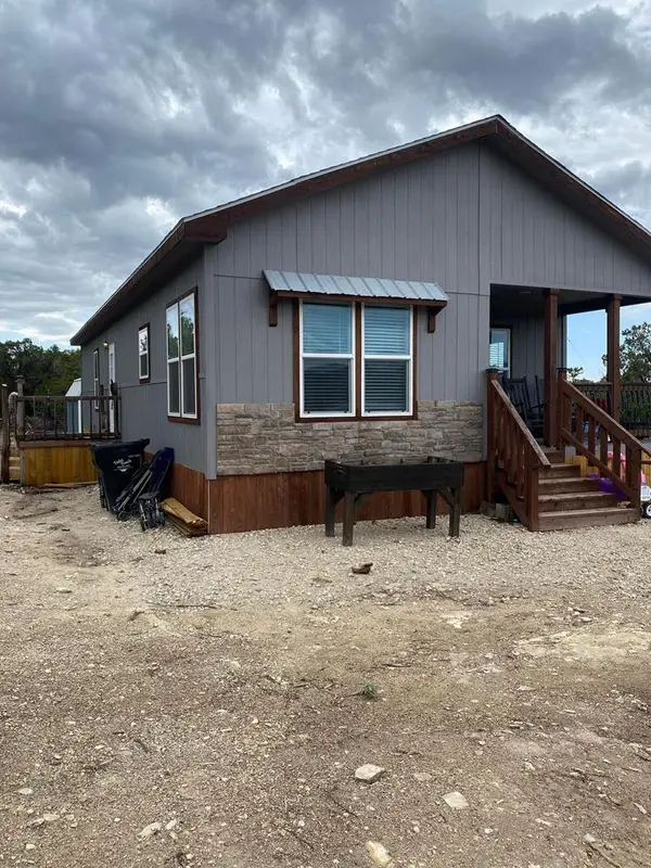 1545 E Elm Pass Rd, Center Point, TX 78010