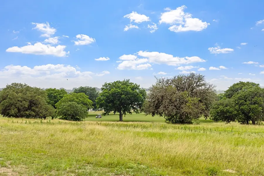 4214 E Comanche Trace Dr, Kerrville, TX 78028 - Image #2