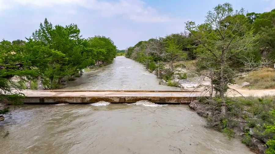 106 Homillus Rd E, Center Point, TX 78010 - Image #2