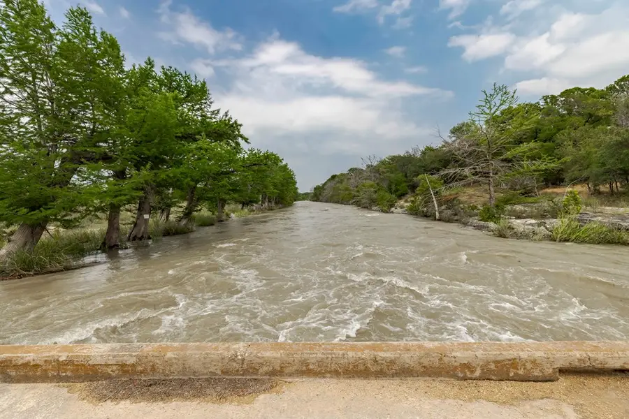 106 Homillus Rd E, Center Point, TX 78010 - Image #3