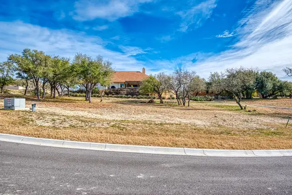 2102 Valencia Dr, Kerrville, TX 78028