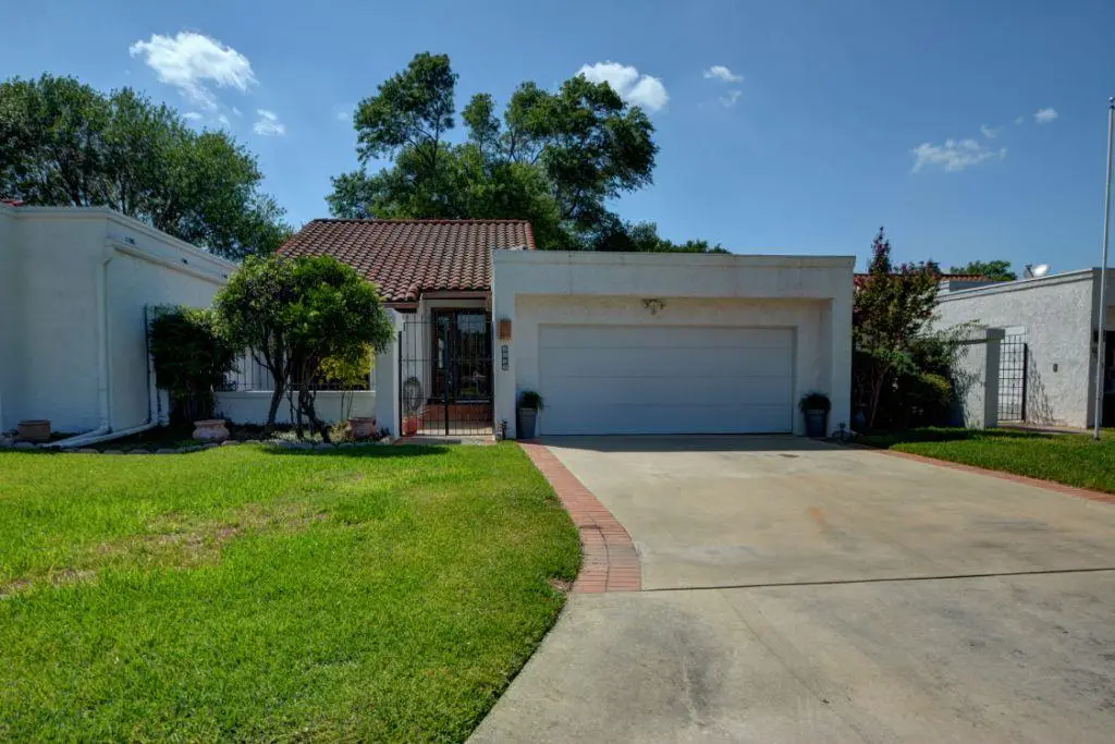 2629 Calle Del Robles, Kerrville, TX 78028 - #1