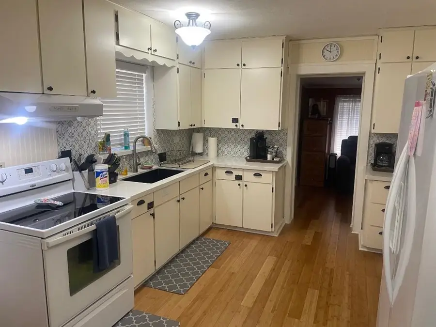 407 N Nueces St, Camp Wood, TX 78833 - Image #2