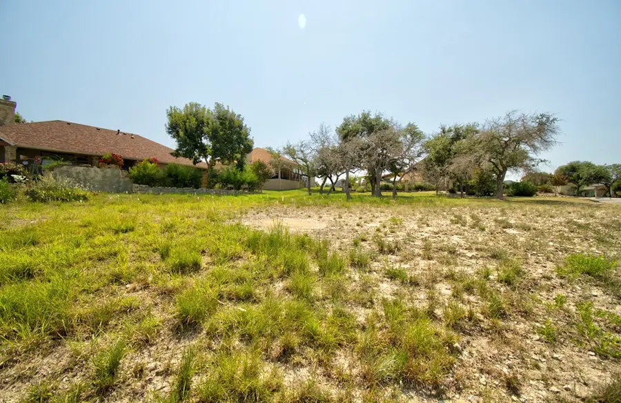 2004 Valencia Dr, Kerrville, TX 78028 - Image #3