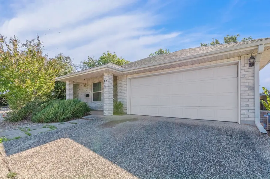 101 Creekside Dr, Kerrville, TX 7/8028 - Image #2