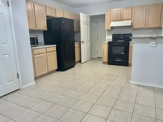 101 Creekside Dr, Kerrville, TX 7/8028 - Image #3