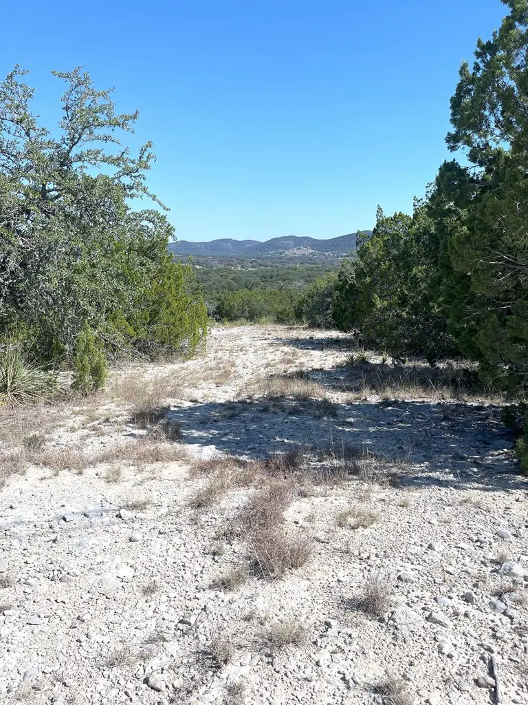 137 Middle Rd, Leakey, TX 78873 - #2