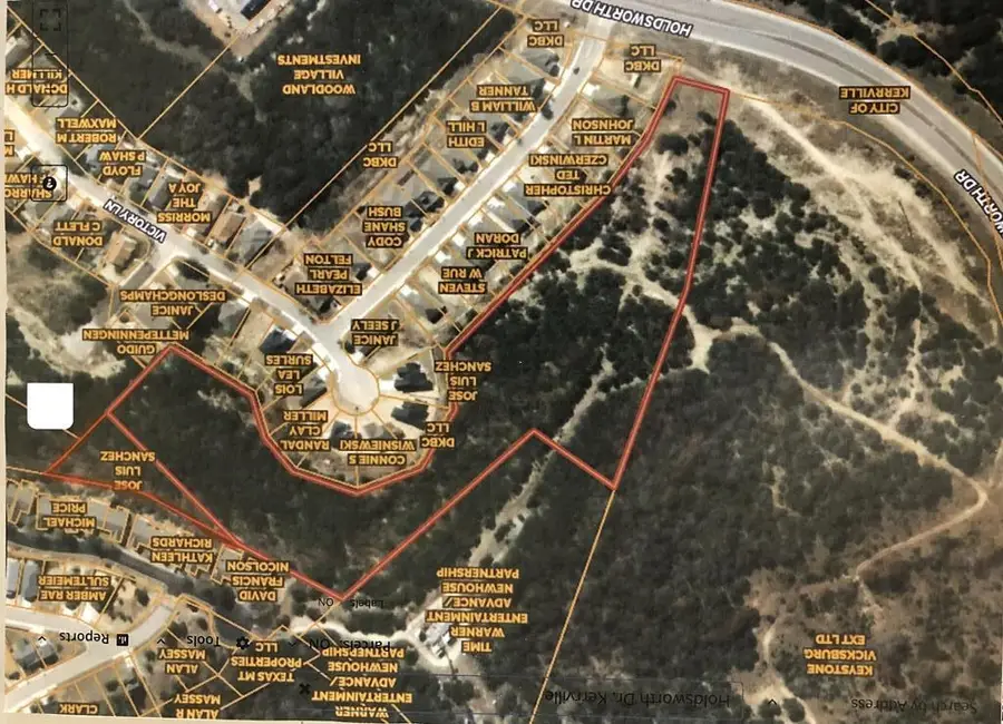 300 Holdsworth Dr, Kerrville, TX 78028 - Image #2