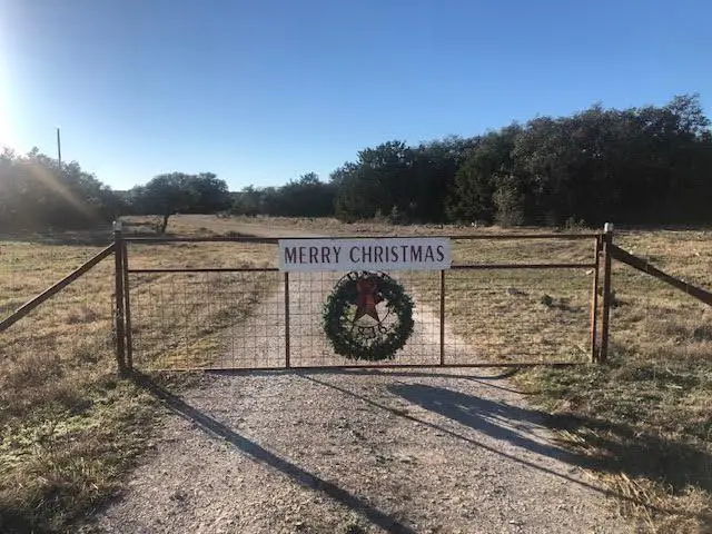 933 E Quarry Rd, London, TX 76854 - Image #1