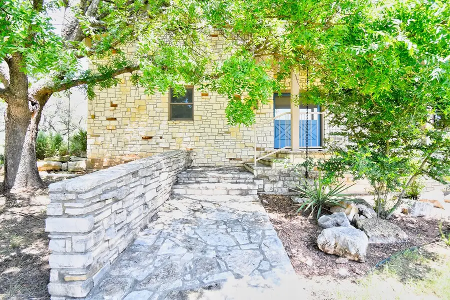 155-B Nimitz Dr, Kerrville, TX 78028 - Image #2