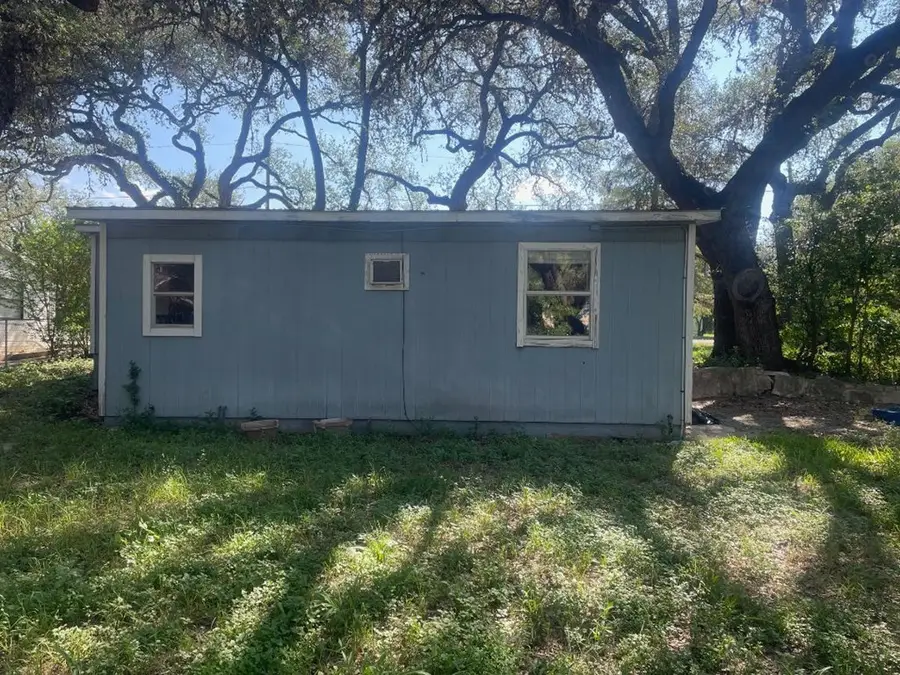 508 N Nueces St, Camp Wood, TX 78833 - #3