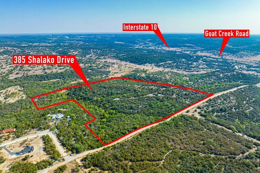 385 W Shalako Dr, Kerrville, TX 78028 - Image #2