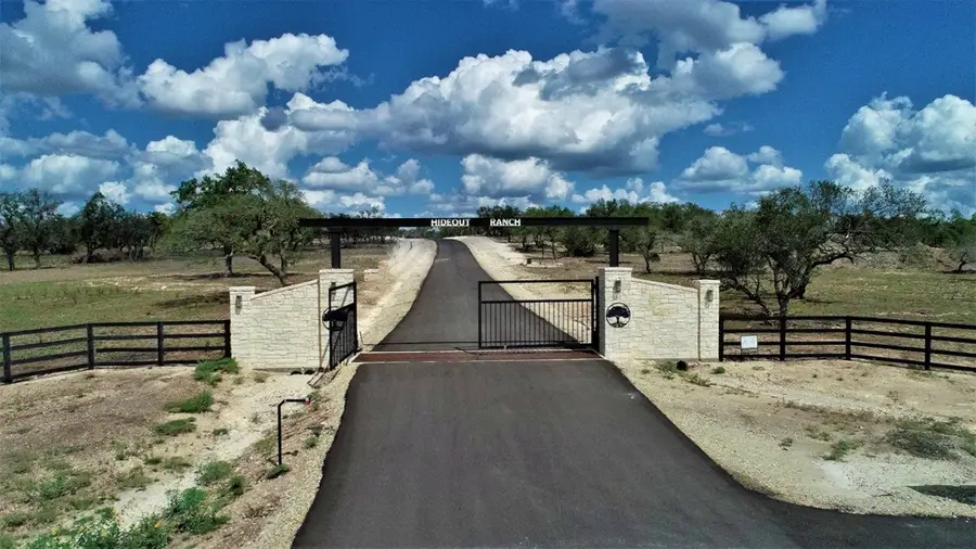 410 NW Brooklyn Dr, Mountain Home, TX 78058 - Image #2