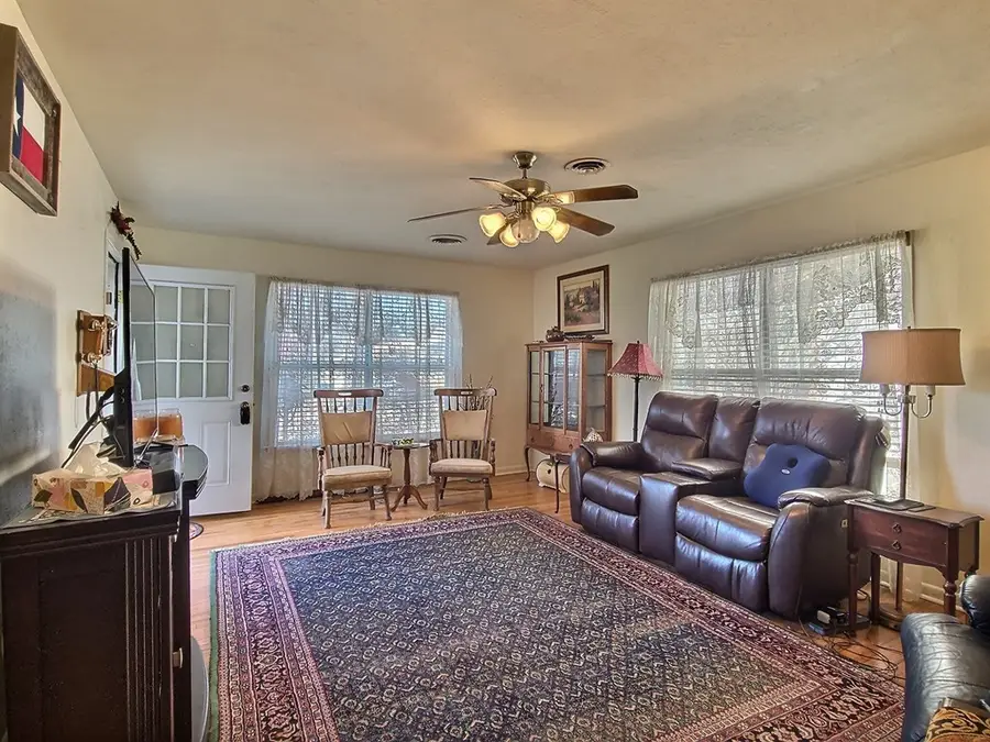 600 Leland St, Kerrville, TX 78028 - Image #3