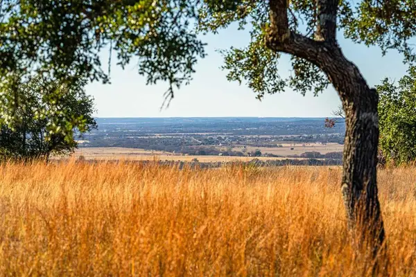 212 Skyline Dr, Comfort, TX 78013