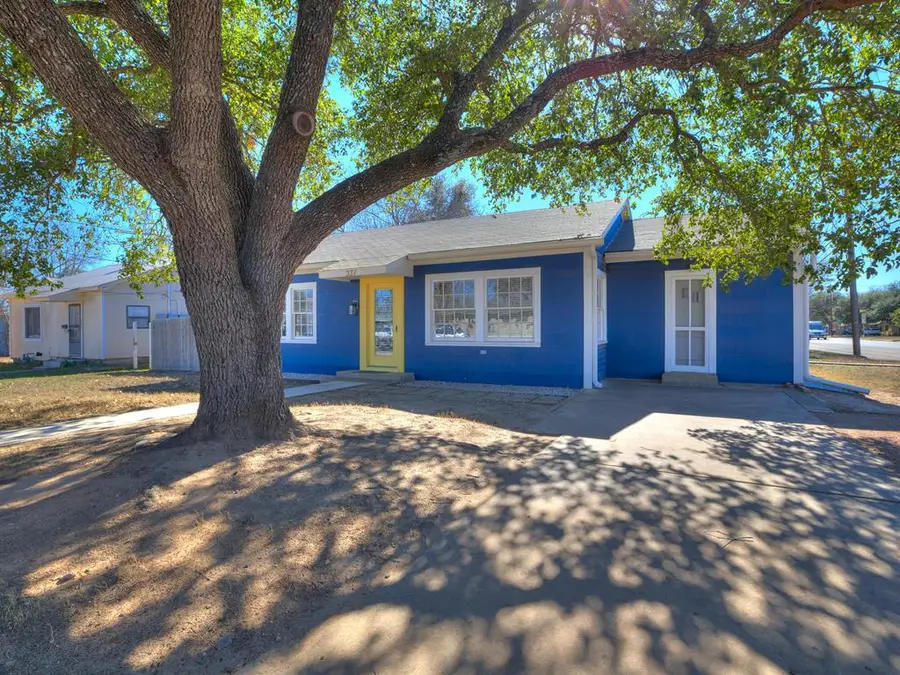 337 W Hackberry St, Fredericksburg, TX 78624 - Image #3