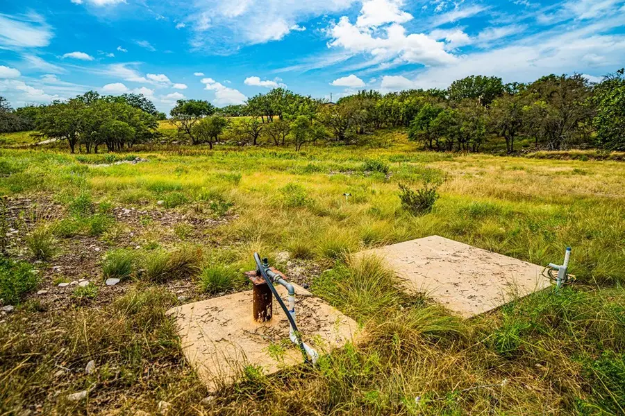 326 Blue Oak Tr, Harper, TX 78631 - Image #3