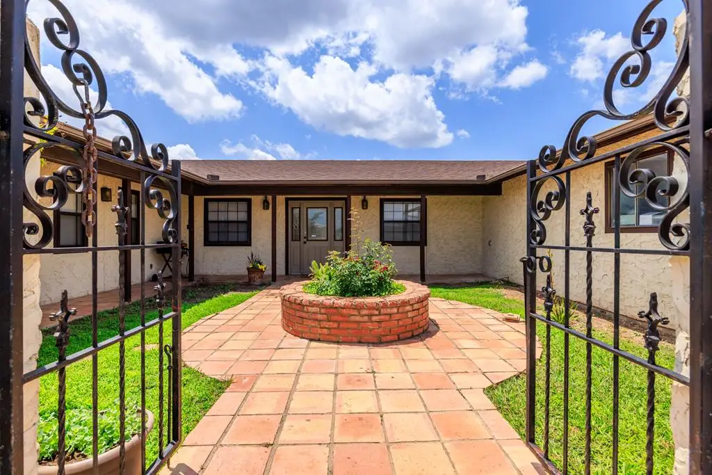 207 Broken Spur, Mountain Home, TX 78058 - Image #1