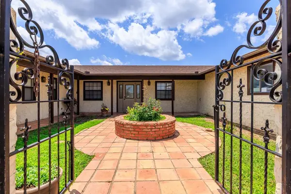 207 Broken Spur, Mountain Home, TX 78058