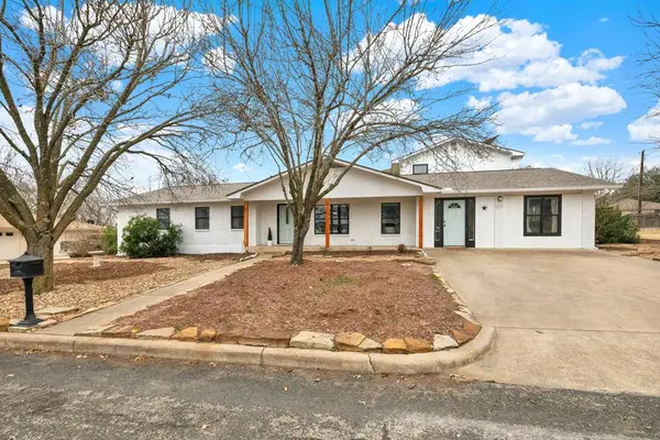 217 W Driftwood Dr, Fredericksburg, TX 78624