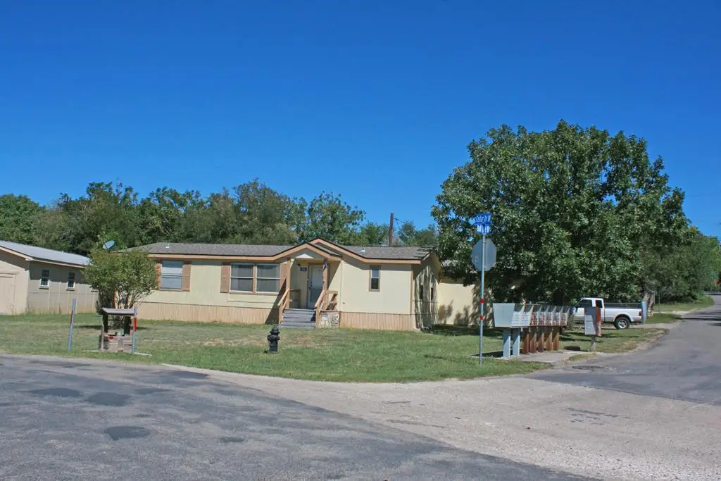 113 S Cedar Dr, Ingram, TX 78025 - Image #1
