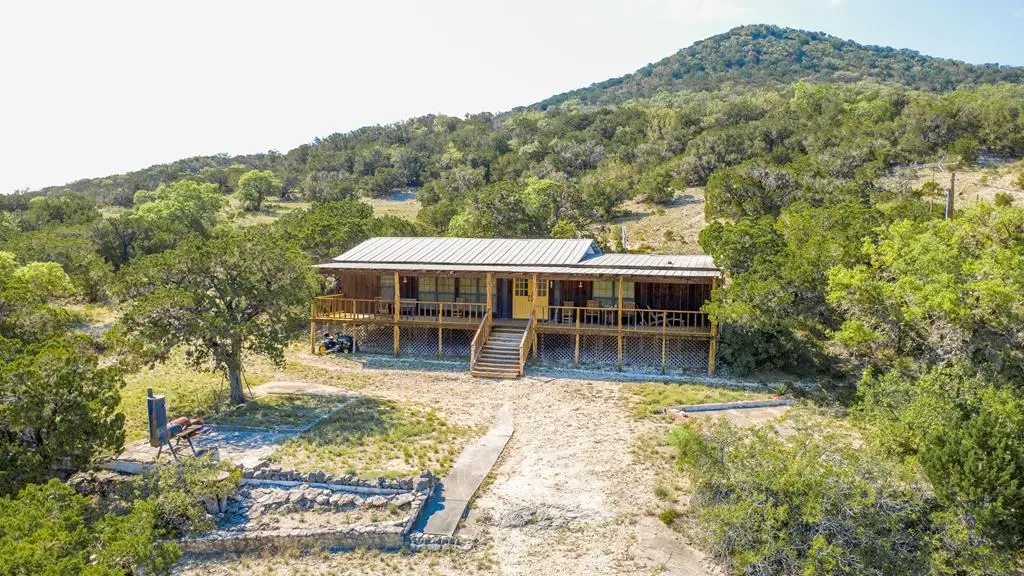 447&495 Blessing Ln, Utopia, TX 78884 - Image #1