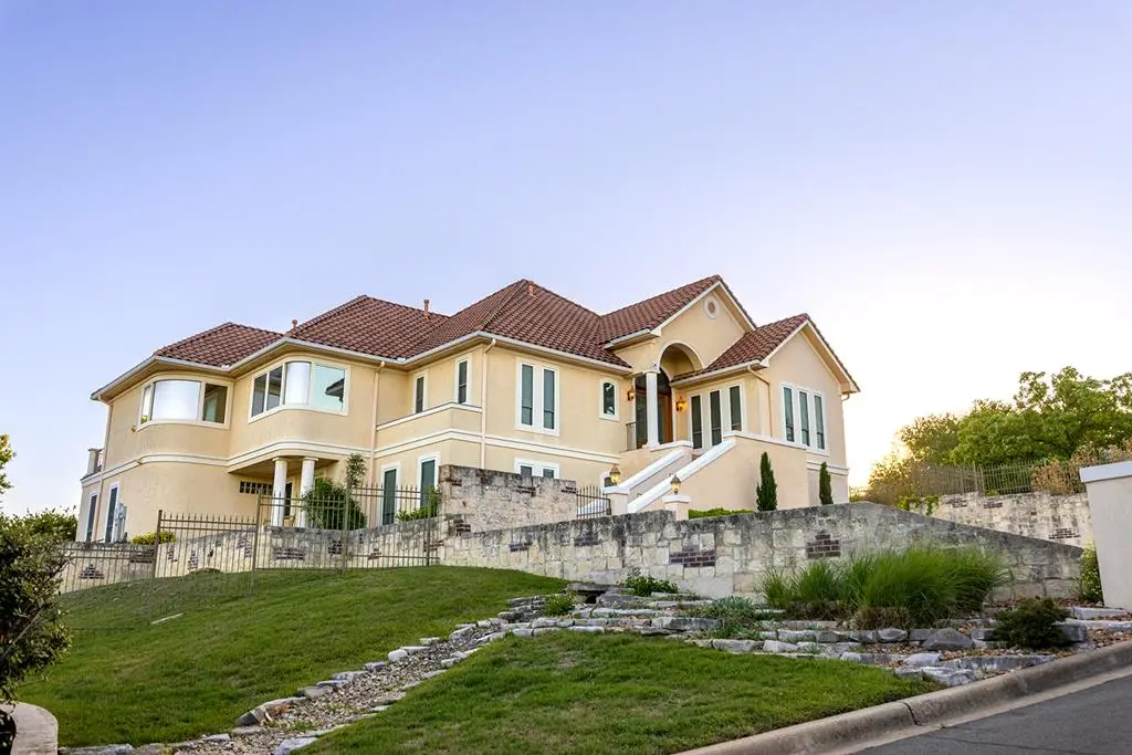 107 Deerwood Dr, Kerrville, TX 78028 - Image #1