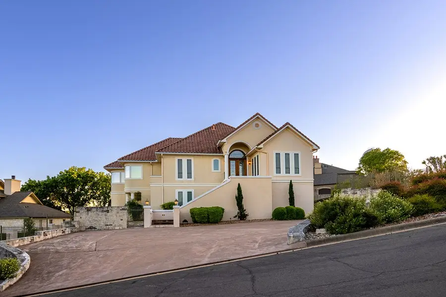 107 Deerwood Dr, Kerrville, TX 78028 - Image #2