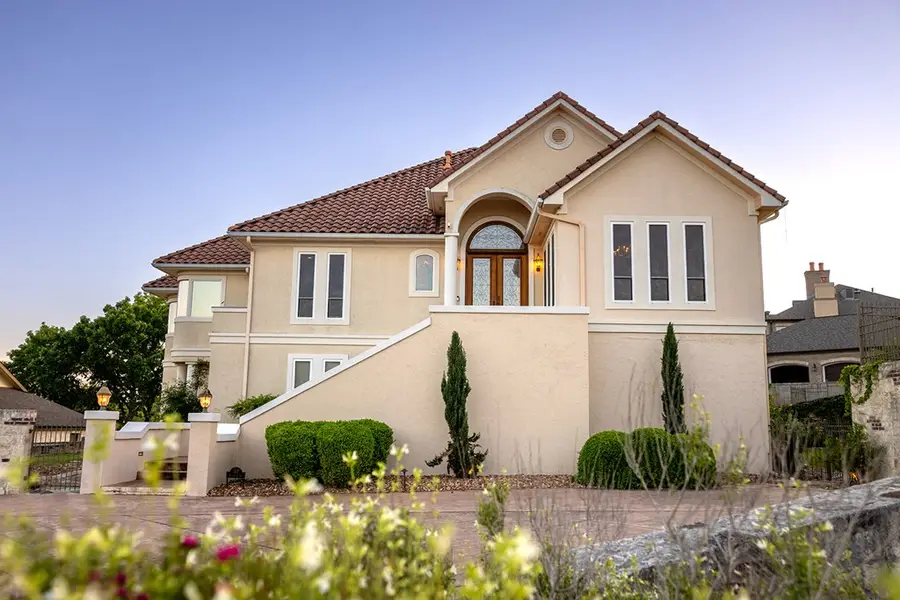 107 Deerwood Dr, Kerrville, TX 78028 - Image #3