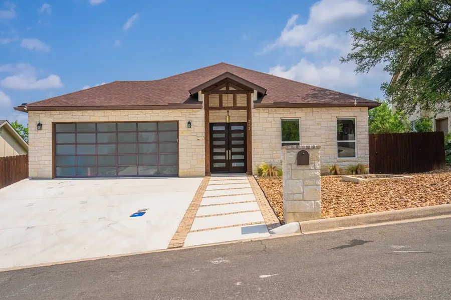 212 Castle Pines Dr, Kerrville, TX 78028 - Image #3