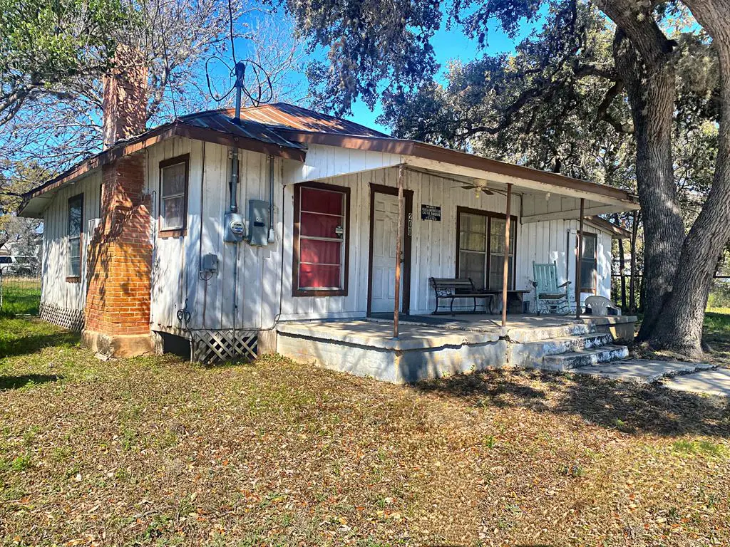 200 E Second St, Camp Wood, TX 78833 - Image #1