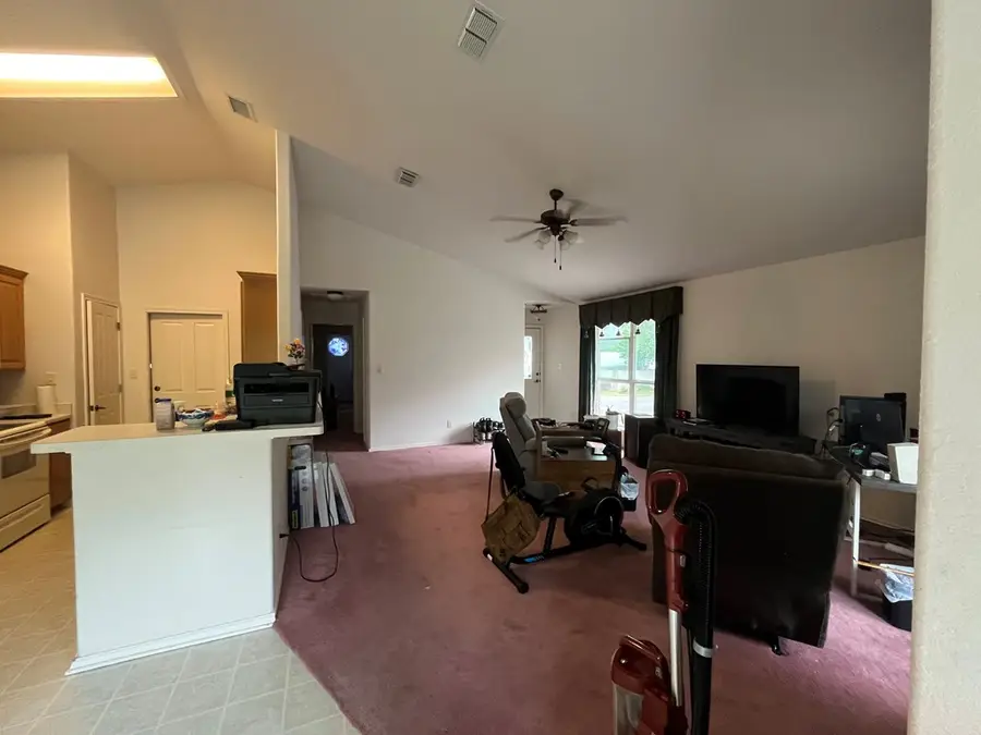 458 Vicksburg Ave, Kerrville, TX 78028 - Image #2