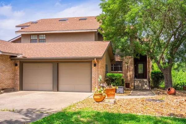 2220 Rock Creek Dr, Kerrville, TX 78028