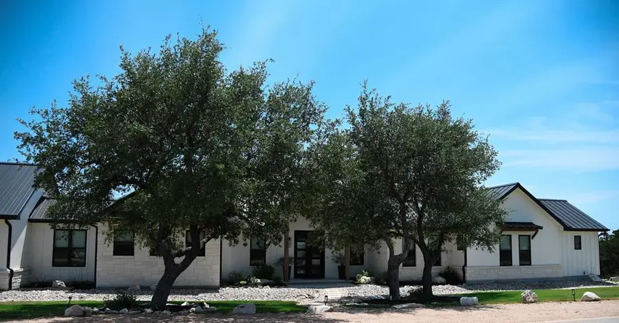 121 Center Oaks Court, Kerrville, TX 78028 - Image #3