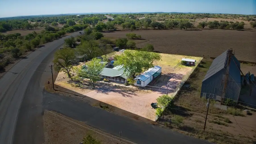 717 E Rainey St, Mason, TX 76856 - Image #2