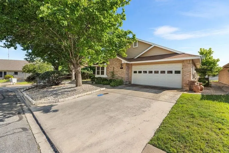 426 Florian, Kerrville, TX 78028 - Image #2