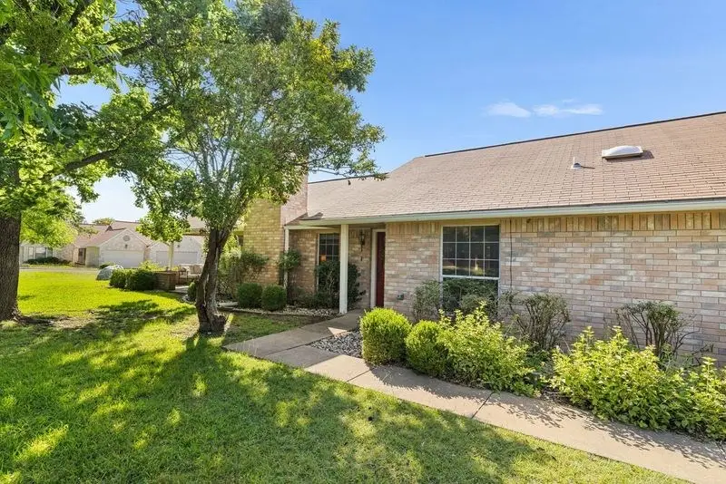 426 Florian, Kerrville, TX 78028 - Image #3