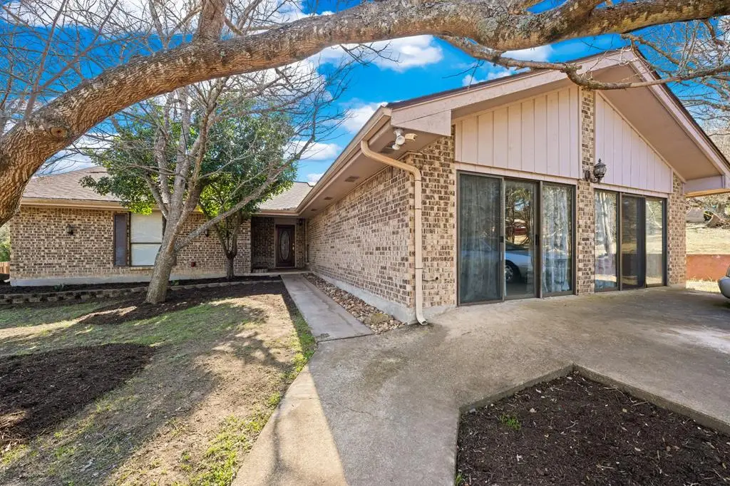 140 Woodhill Rd, Kerrville, TX 78028 - Image #1